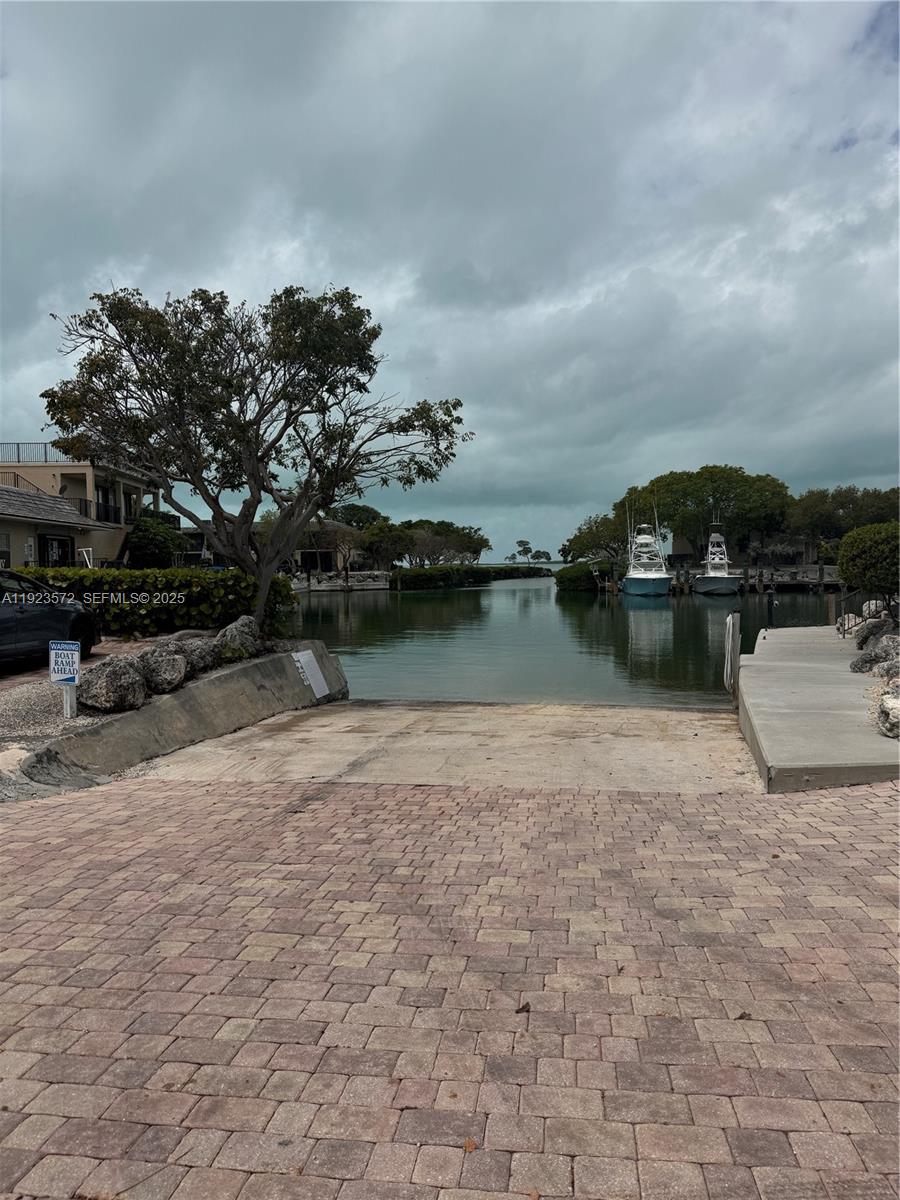 BUTTONWOOD BAY CLUB CONDO - Residential Lease