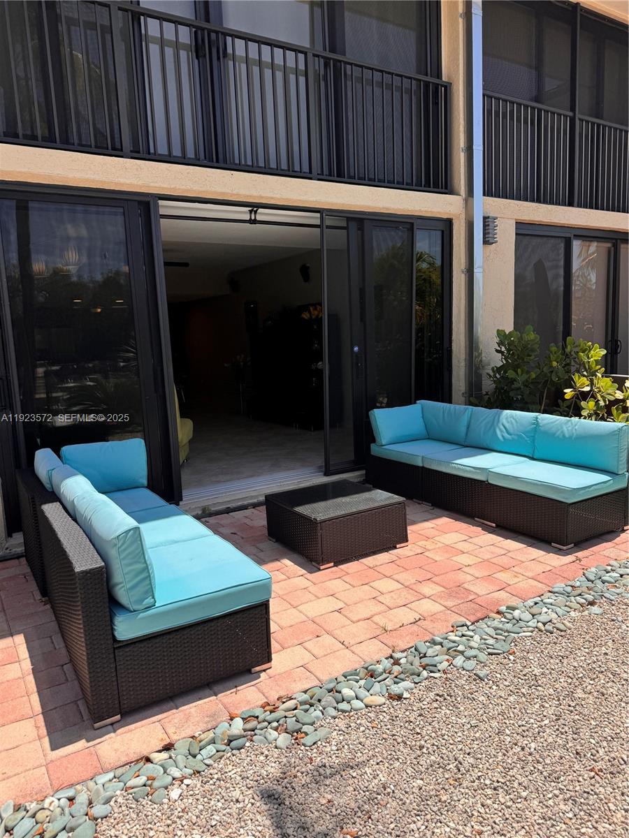 BUTTONWOOD BAY CLUB CONDO - Residential Lease