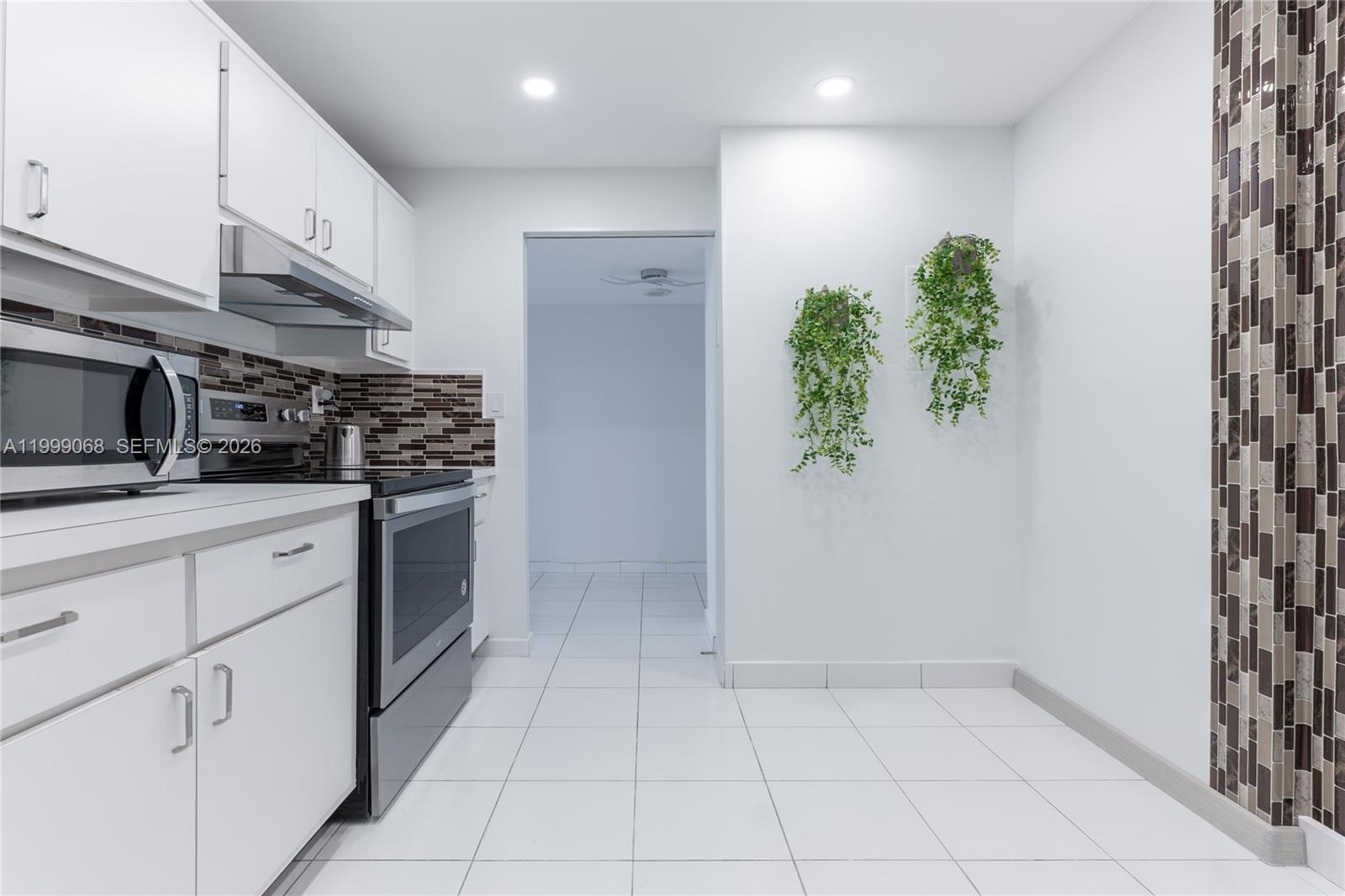 OLYMPUS CONDO PH A - Residential Lease