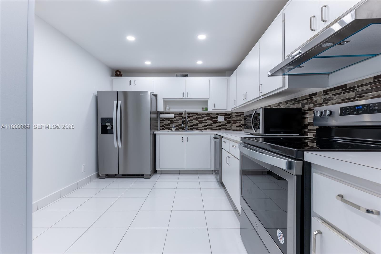 OLYMPUS CONDO PH A - Residential Lease