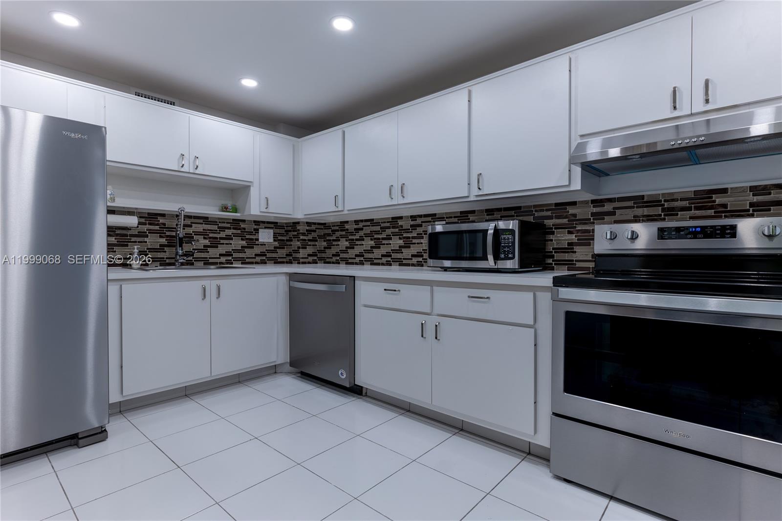 OLYMPUS CONDO PH A - Residential Lease