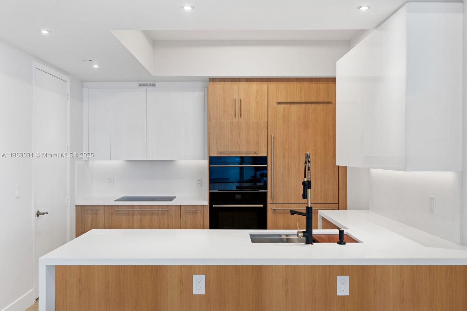 TDR TOWER III CONDO - Residential