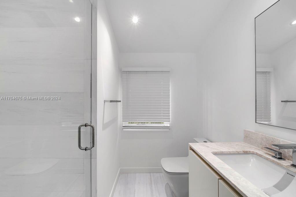 SUNSET ISLANDS-ISLAND NO - Residential