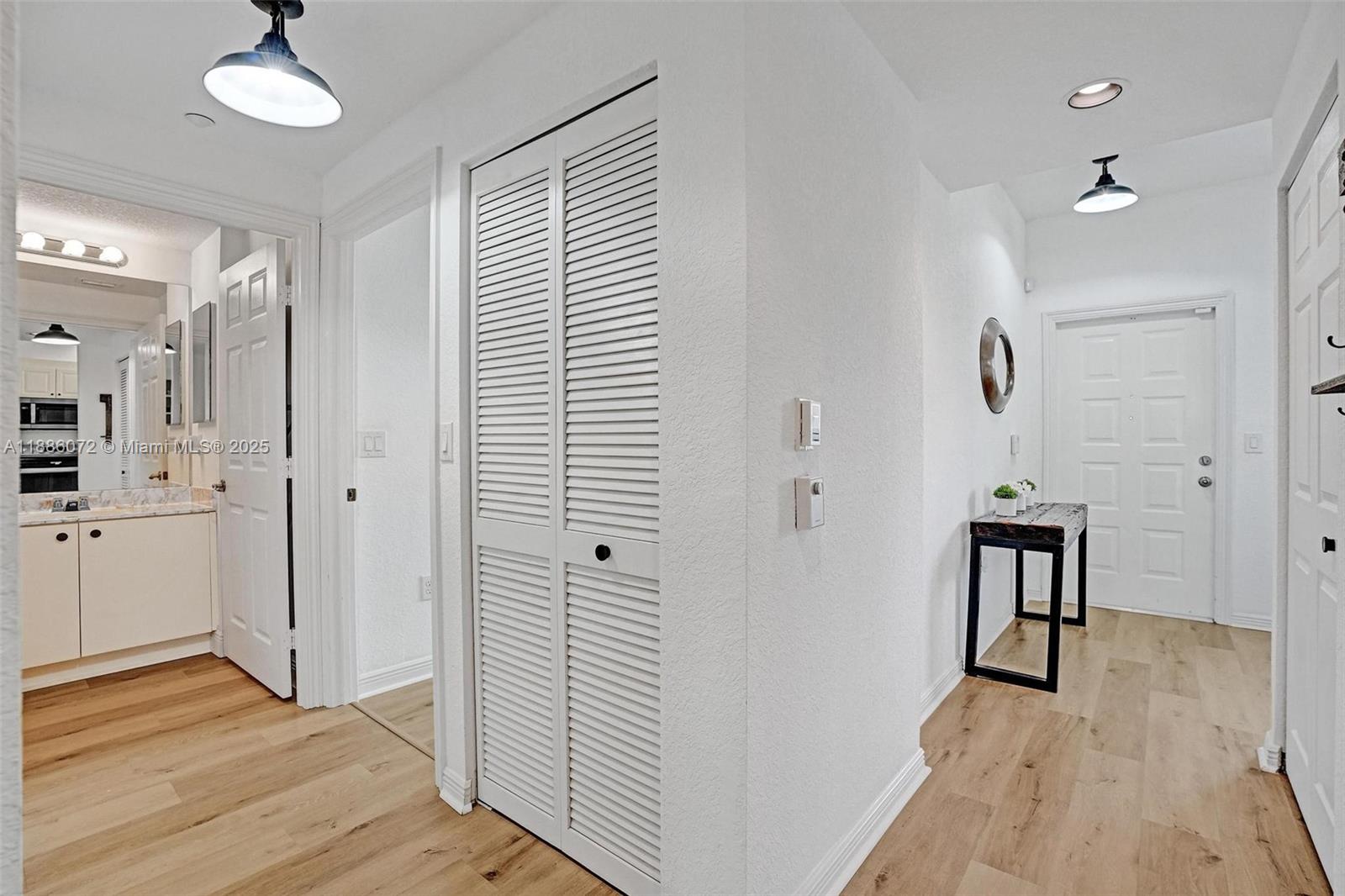 SOUTHAMPTON CONDOMINIUM - Residential