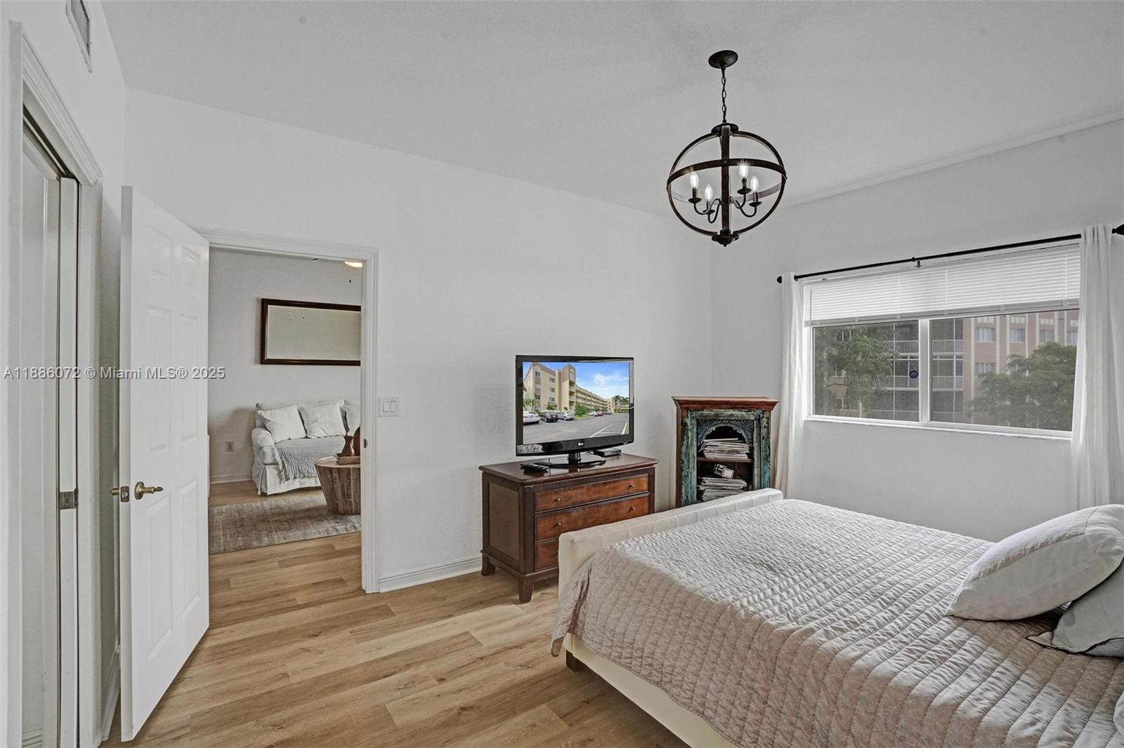 SOUTHAMPTON CONDOMINIUM - Residential