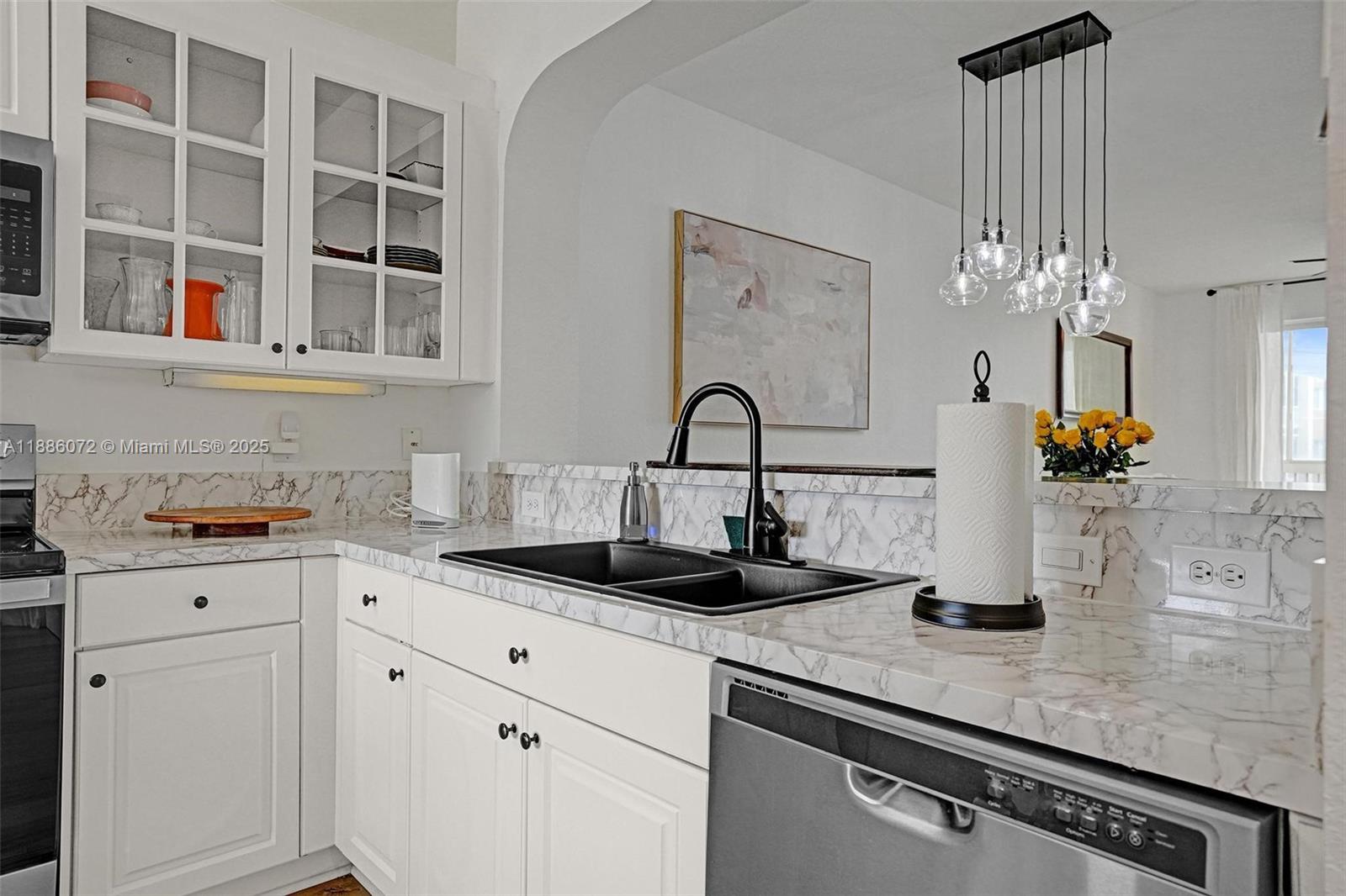 SOUTHAMPTON CONDOMINIUM - Residential