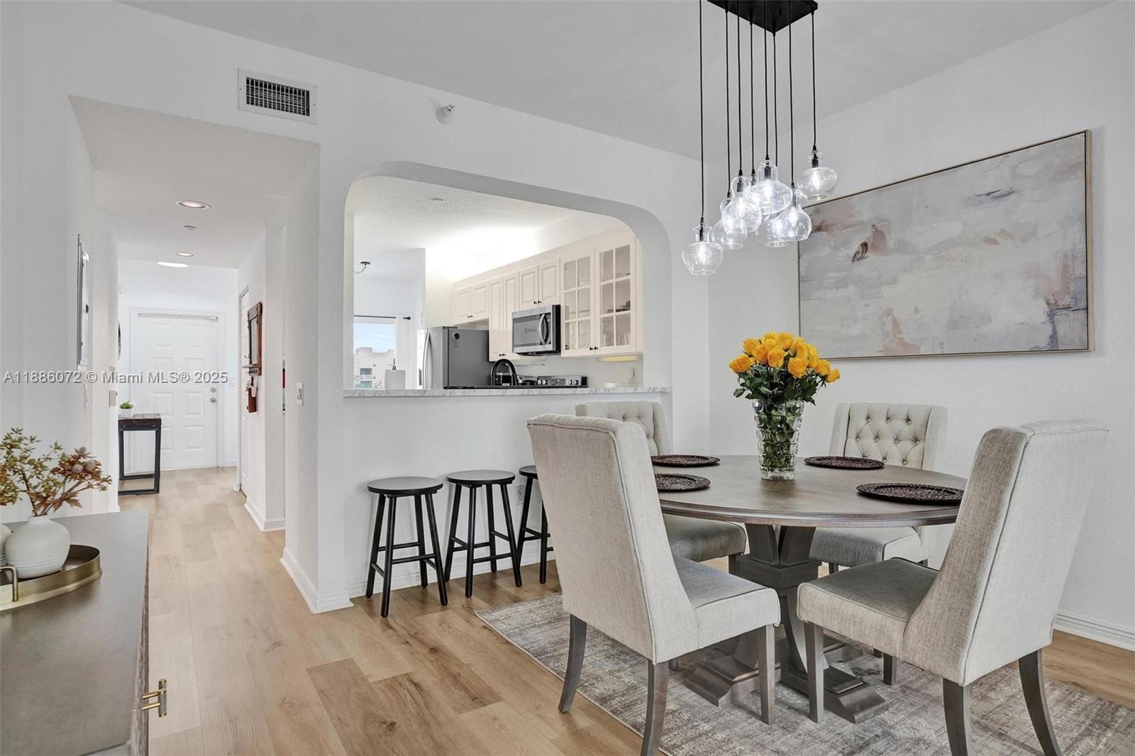 SOUTHAMPTON CONDOMINIUM - Residential