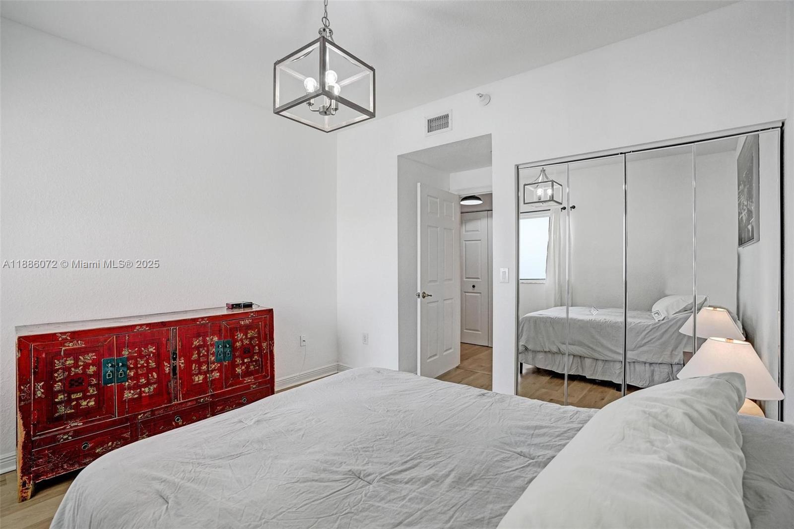 SOUTHAMPTON CONDOMINIUM - Residential