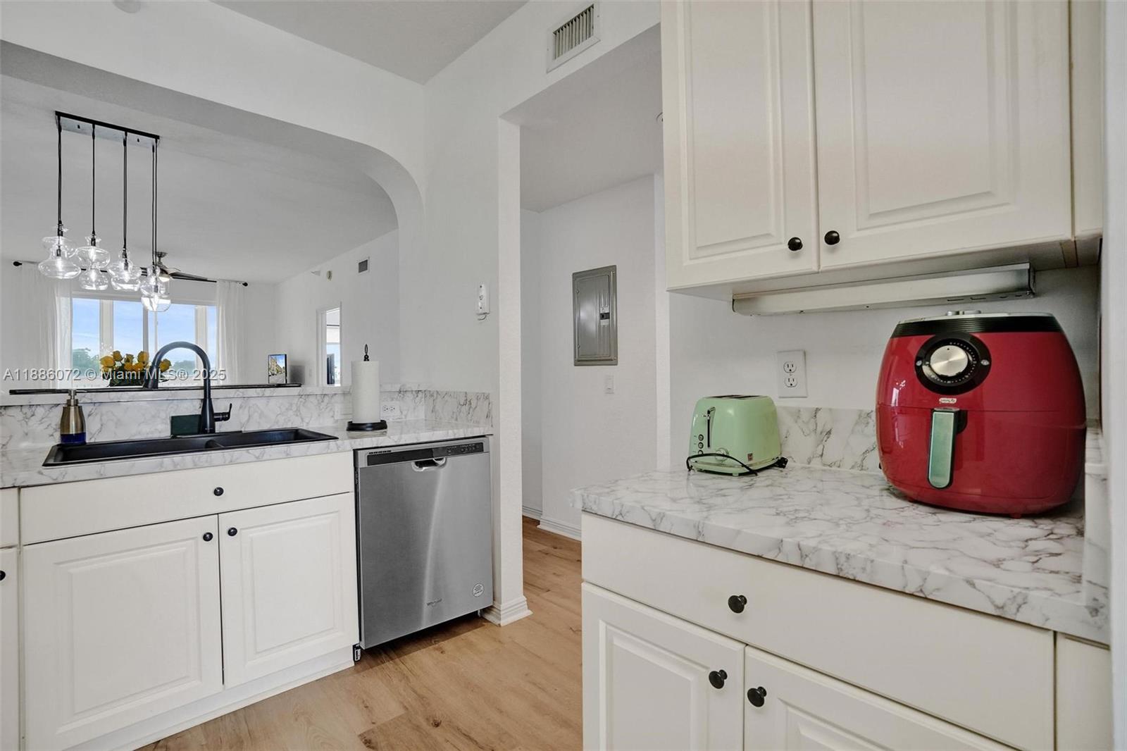 SOUTHAMPTON CONDOMINIUM - Residential