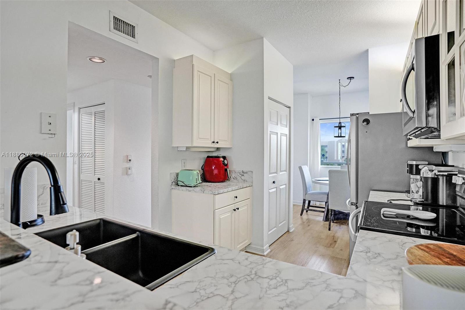 SOUTHAMPTON CONDOMINIUM - Residential