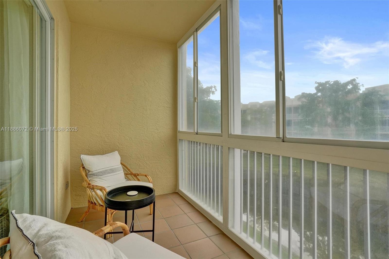 SOUTHAMPTON CONDOMINIUM - Residential