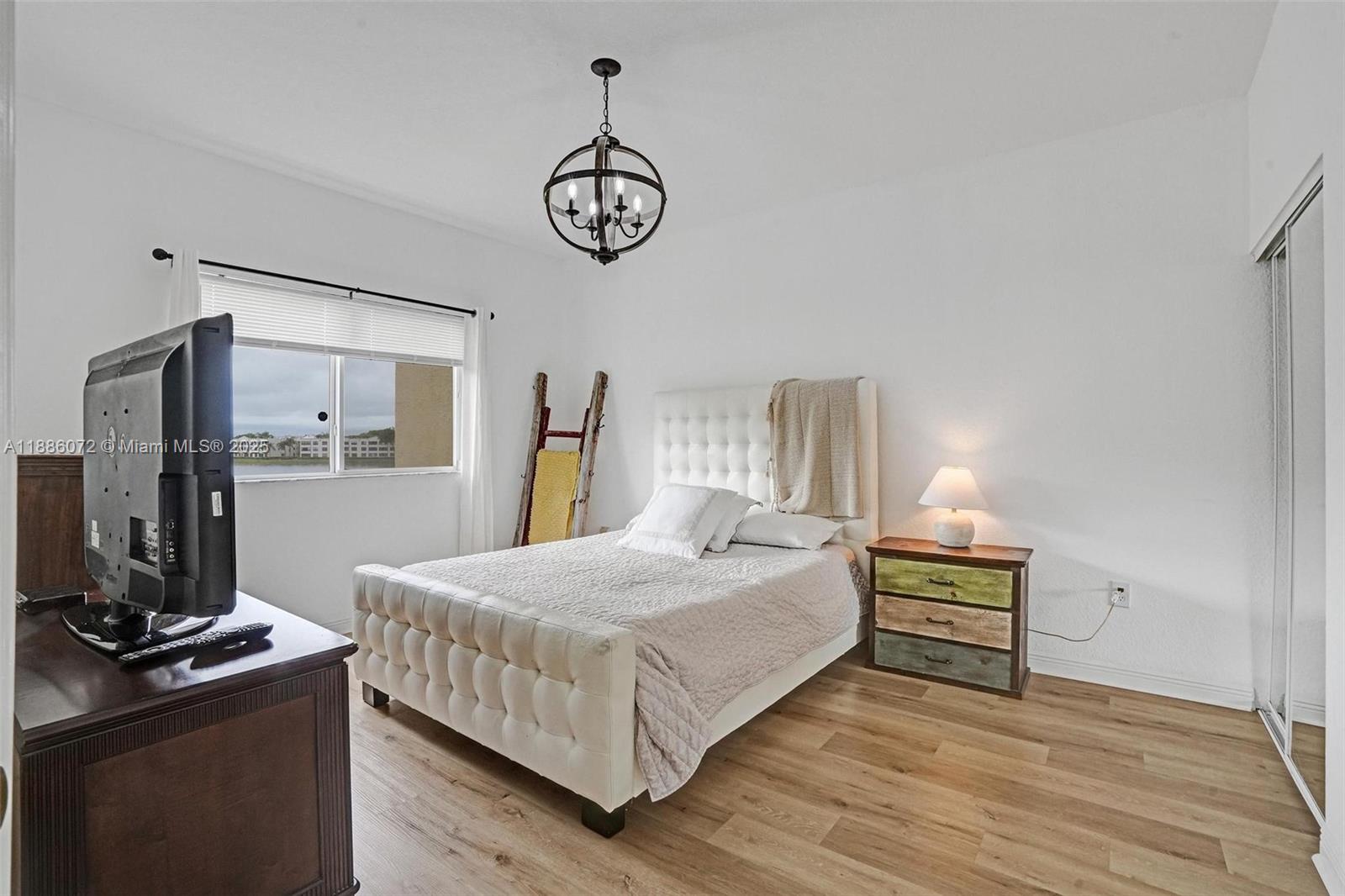 SOUTHAMPTON CONDOMINIUM - Residential