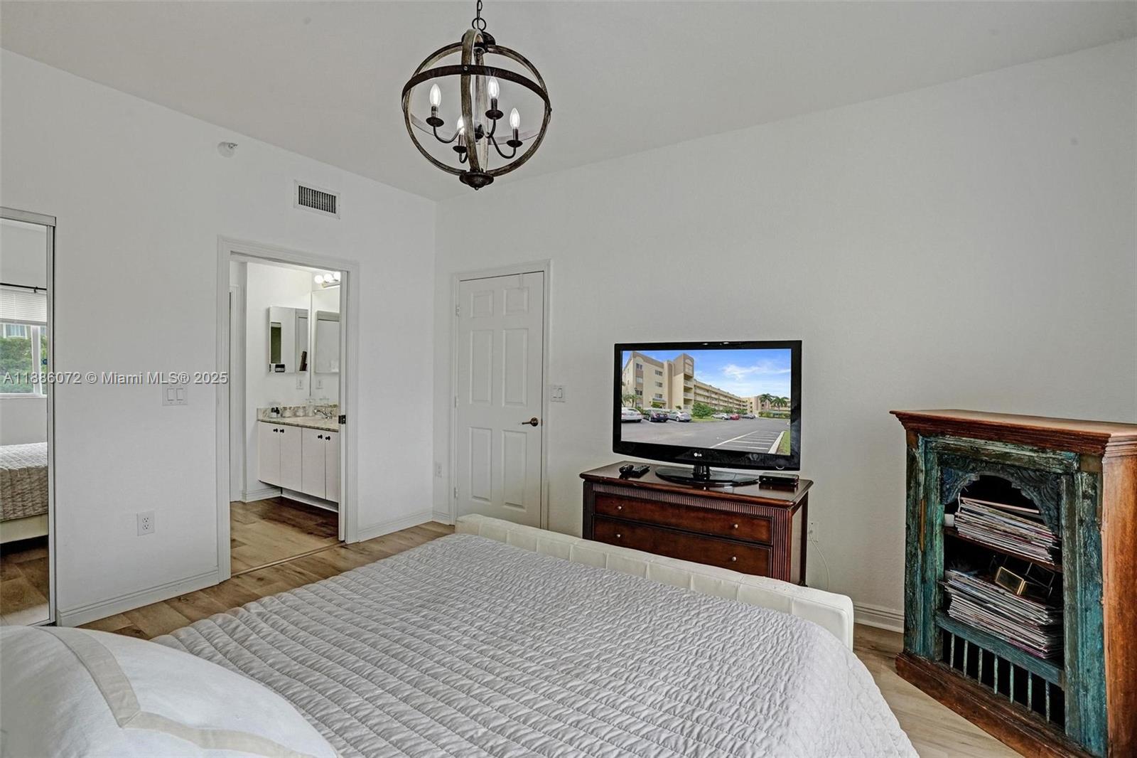 SOUTHAMPTON CONDOMINIUM - Residential
