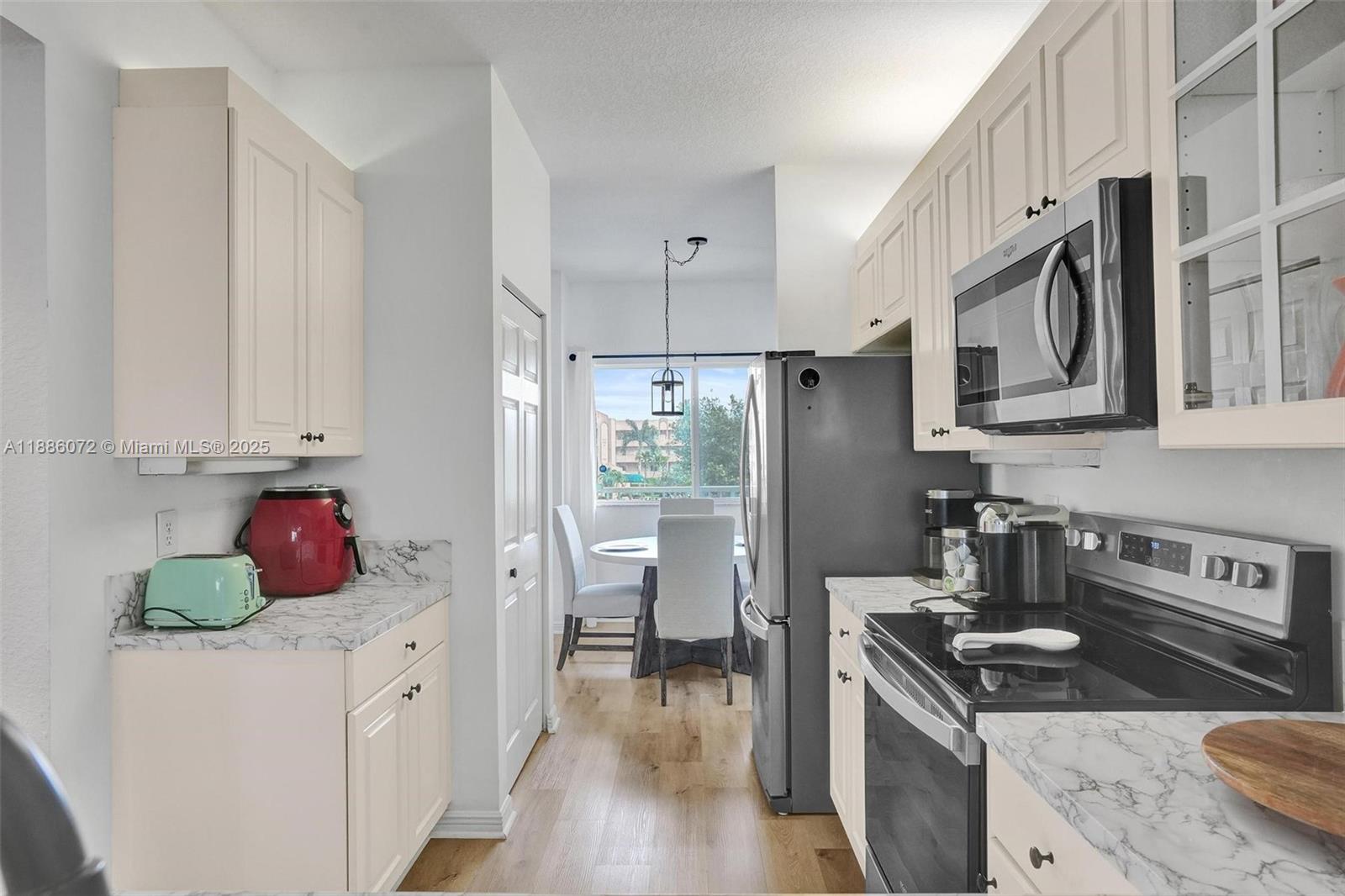 SOUTHAMPTON CONDOMINIUM - Residential