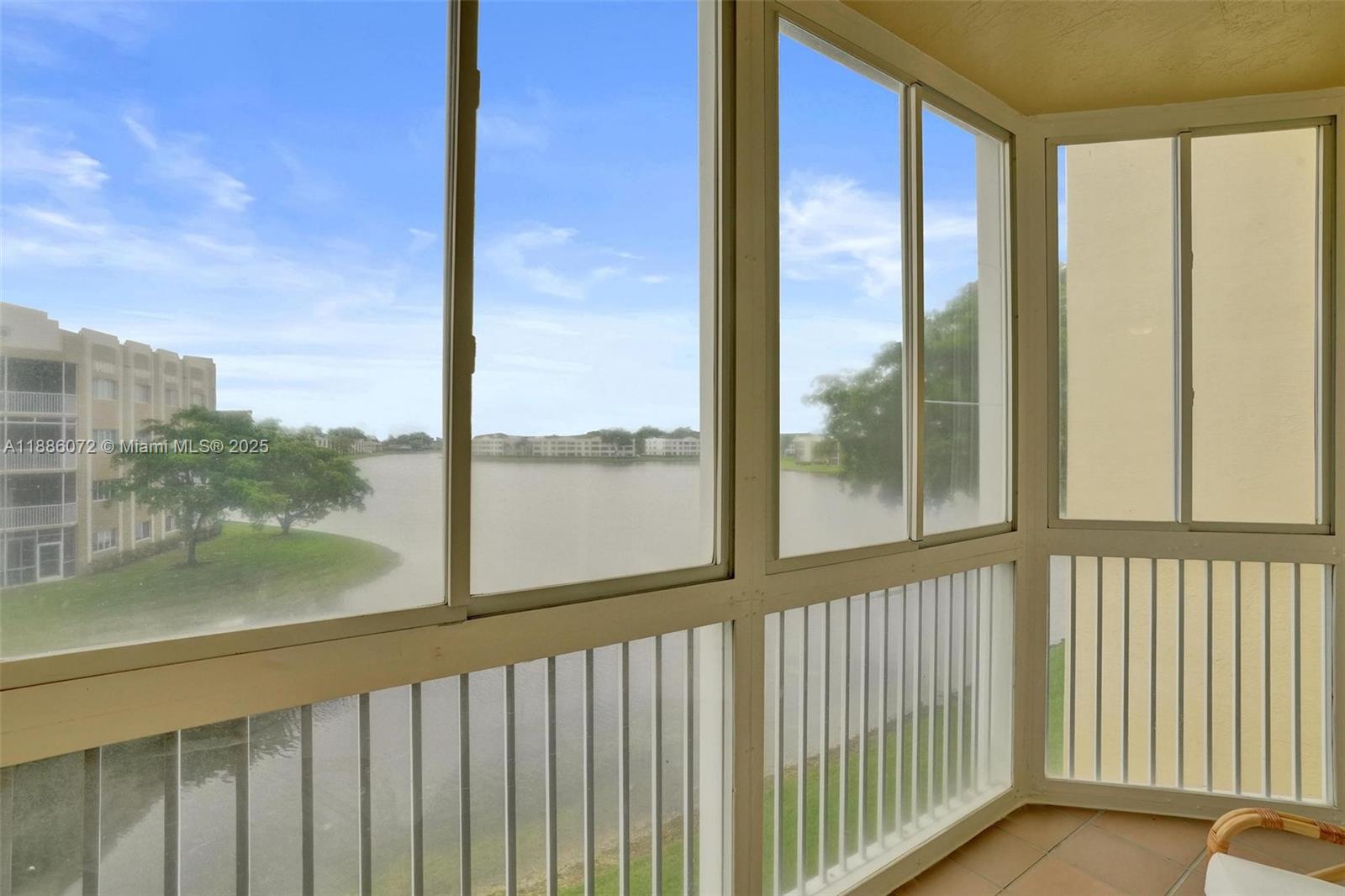 7635 Southampton Ter 307, Tamarac, FL, 33321/$210,000 1 7635 Southampton Ter 307