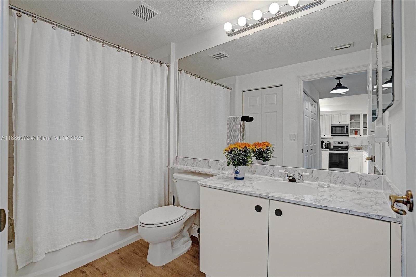 SOUTHAMPTON CONDOMINIUM - Residential