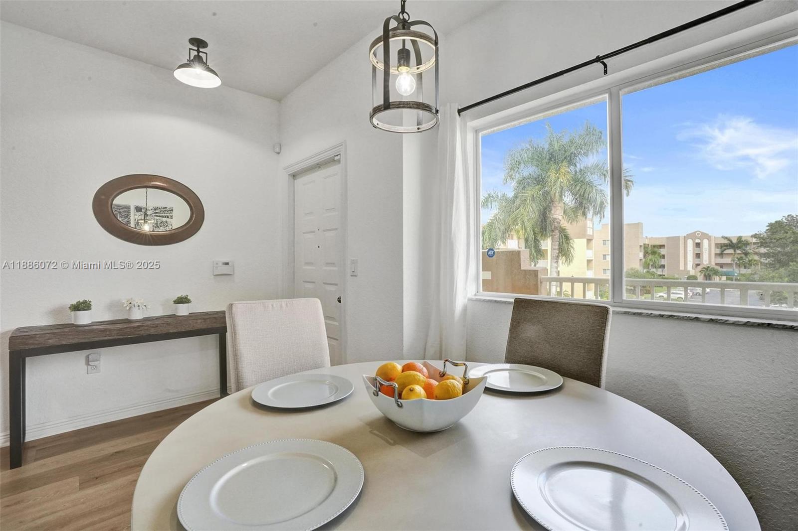 7635 Southampton Ter 307, Tamarac, FL, 33321/$210,000 3 7635 Southampton Ter 307