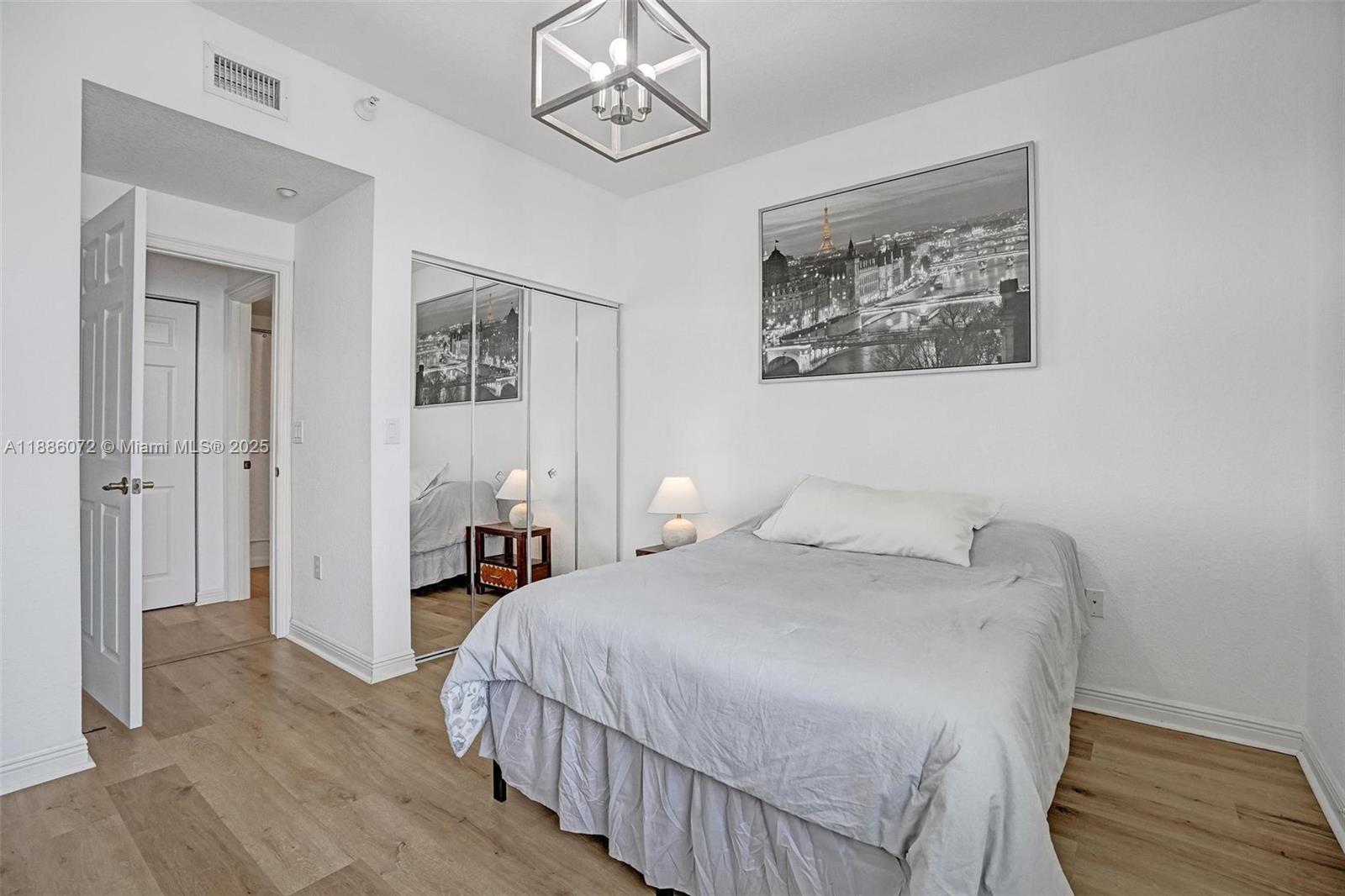 SOUTHAMPTON CONDOMINIUM - Residential