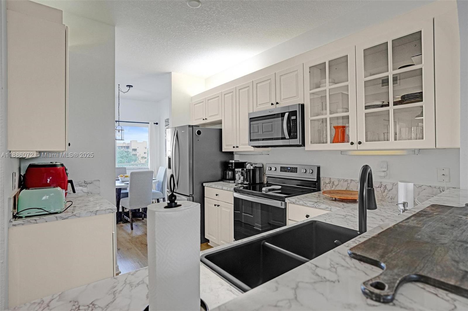SOUTHAMPTON CONDOMINIUM - Residential