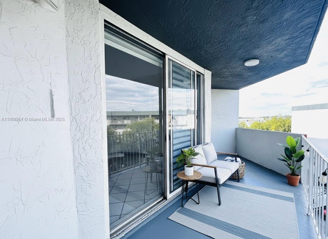 CASA DEL SOL CONDO - Residential Lease