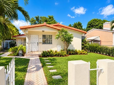 2445 SW 19th St Miami FL 33145