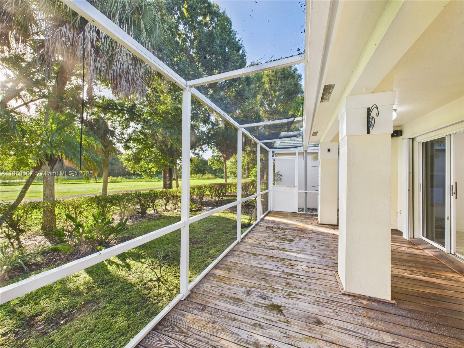 HOLLYWOOD LAKES COUNTRY C - Residential