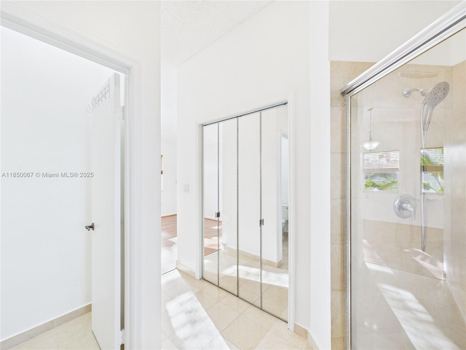 HOLLYWOOD LAKES COUNTRY C - Residential