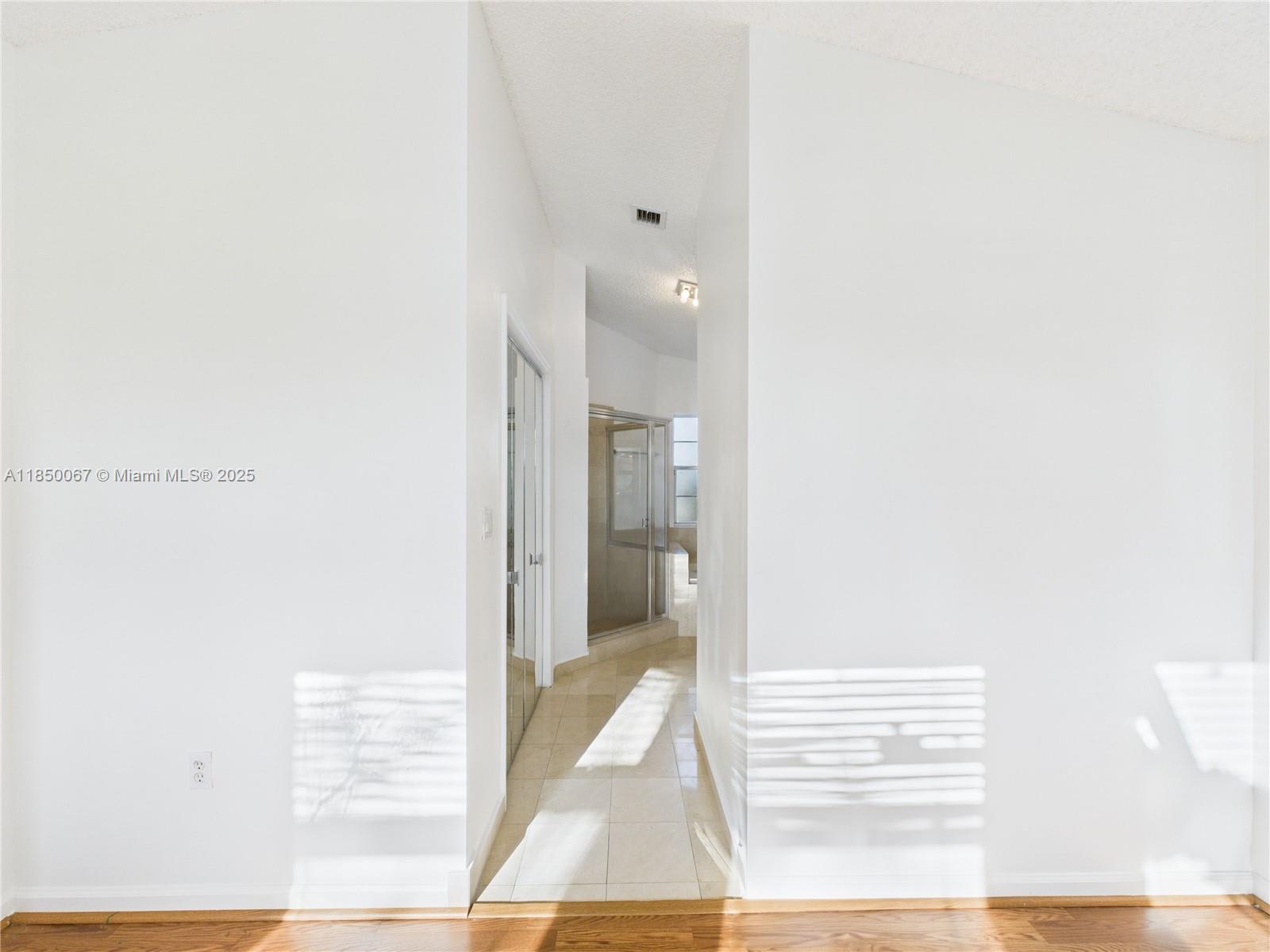 HOLLYWOOD LAKES COUNTRY C - Residential