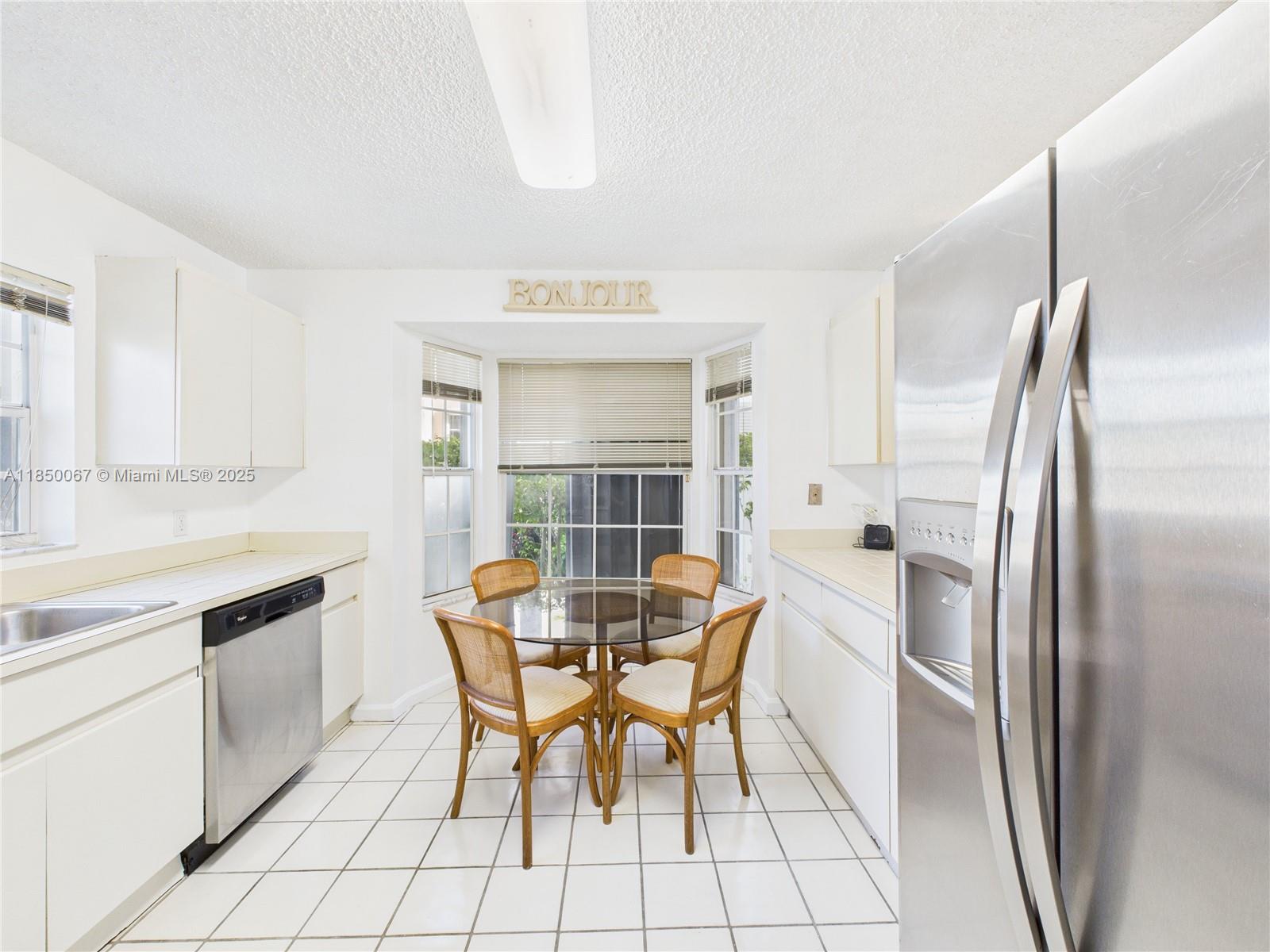 HOLLYWOOD LAKES COUNTRY C - Residential