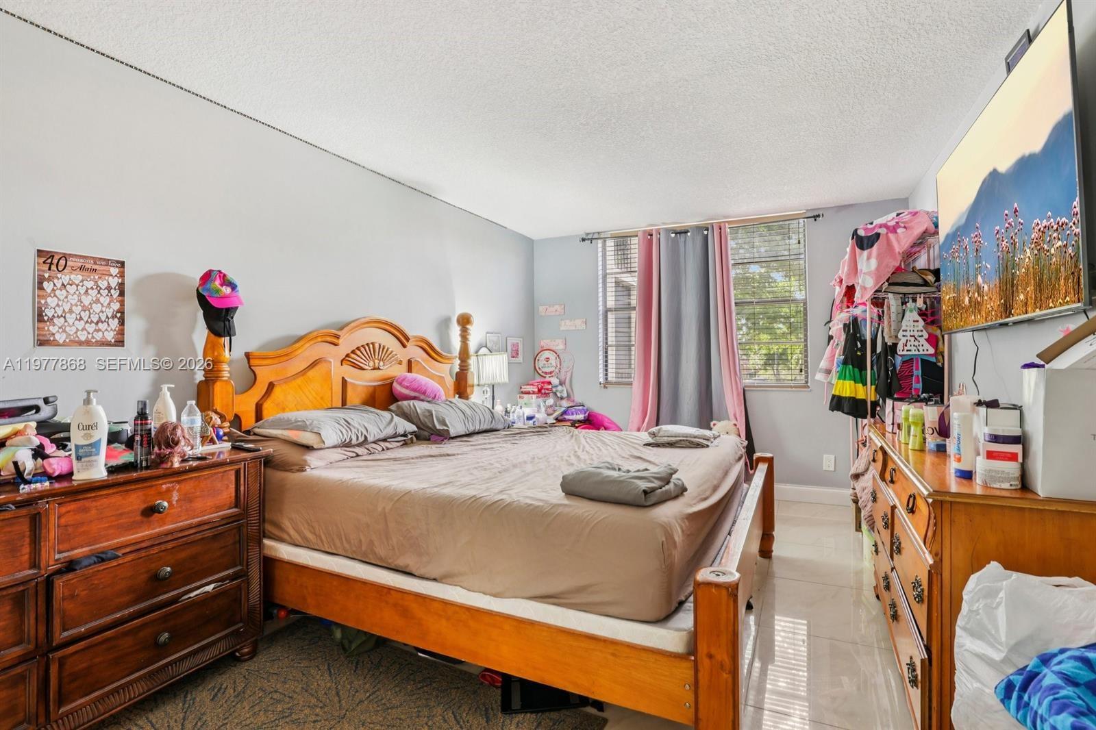 GATE THREE CONDO - Residential