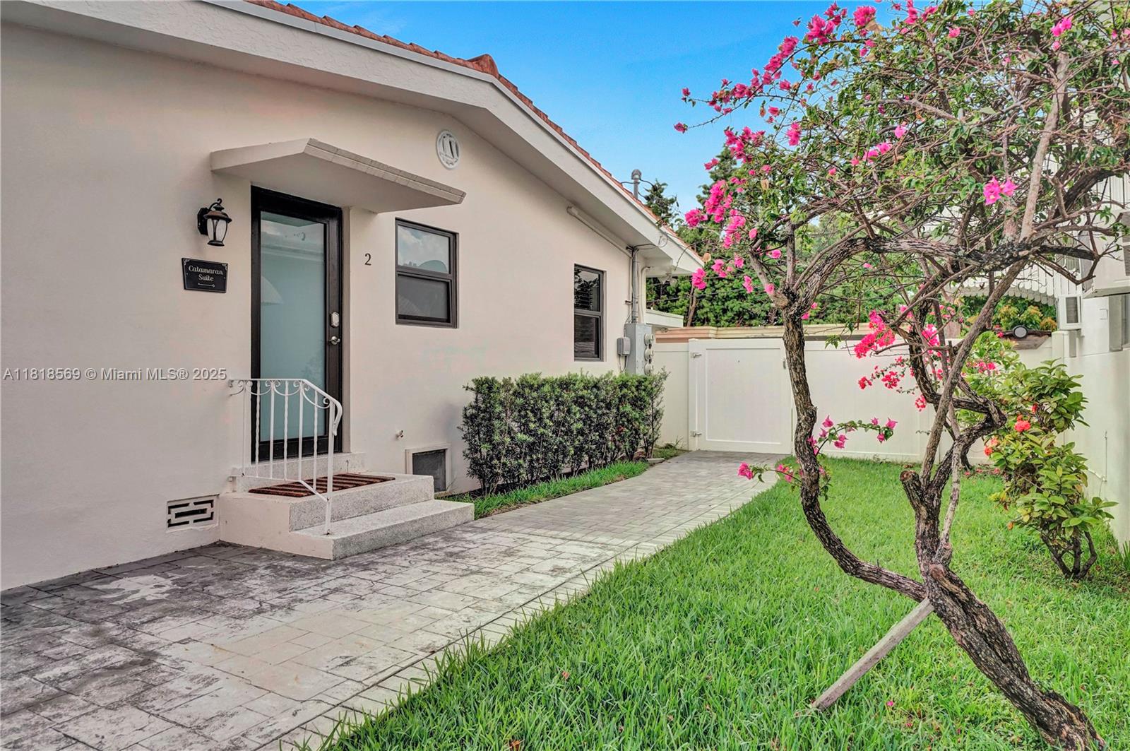 1704 Rodman St 2, Hollywood, Broward County, Florida - 1 Bedrooms  
1 Bathrooms - 