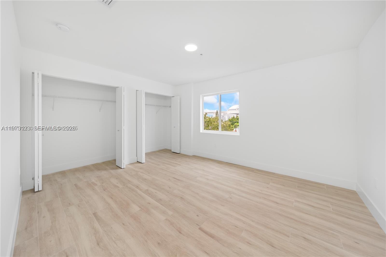 LAWRENCE ESTATE LAND CO - Residential Lease