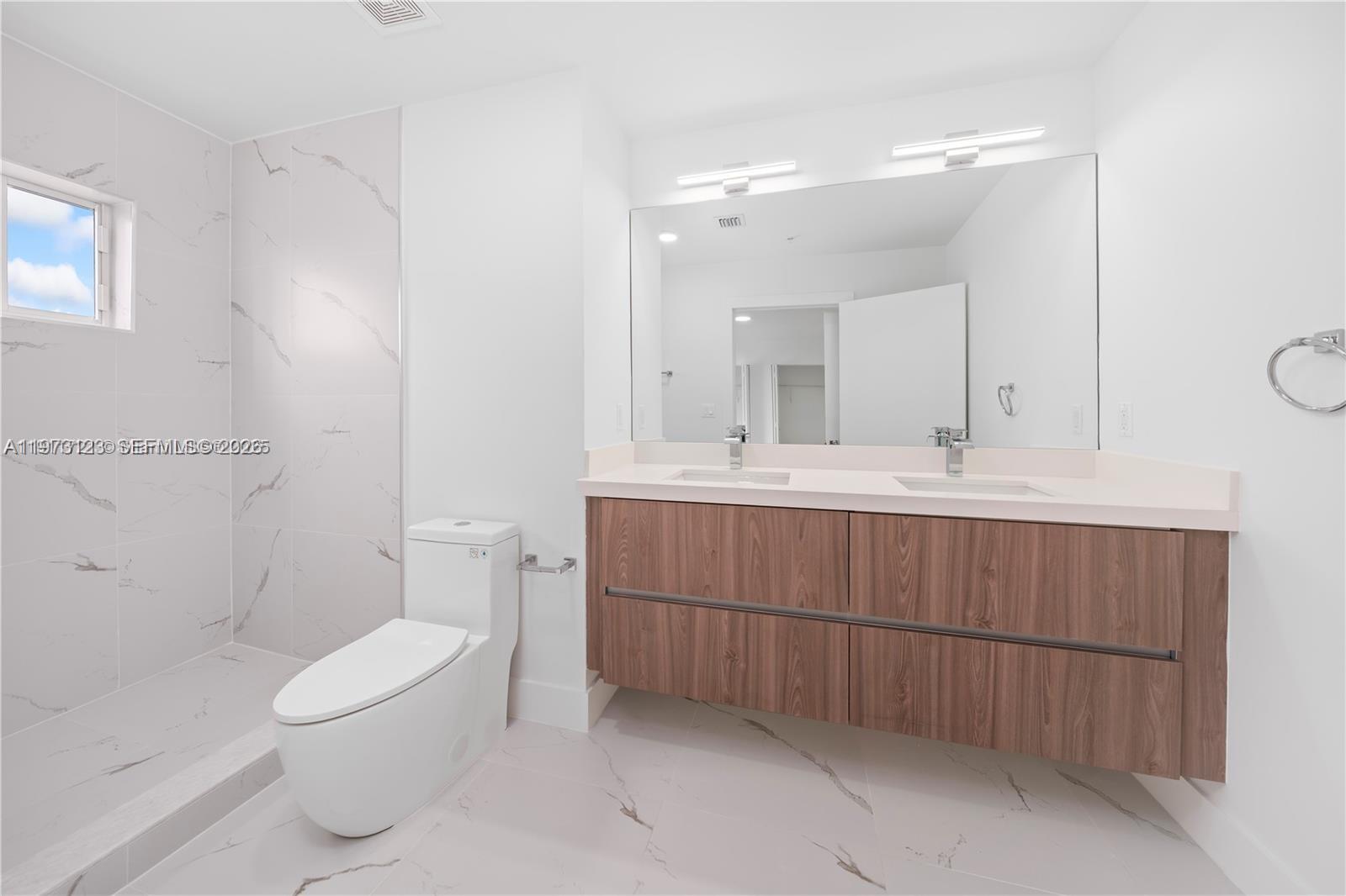 LAWRENCE ESTATE LAND CO - Residential Lease