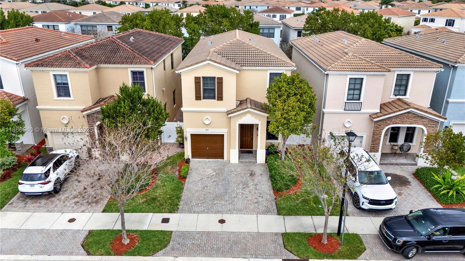 CHAMPION LAKES - Residential