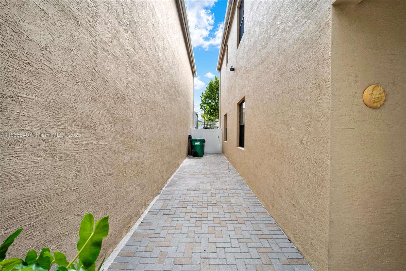 CHAMPION LAKES - Residential