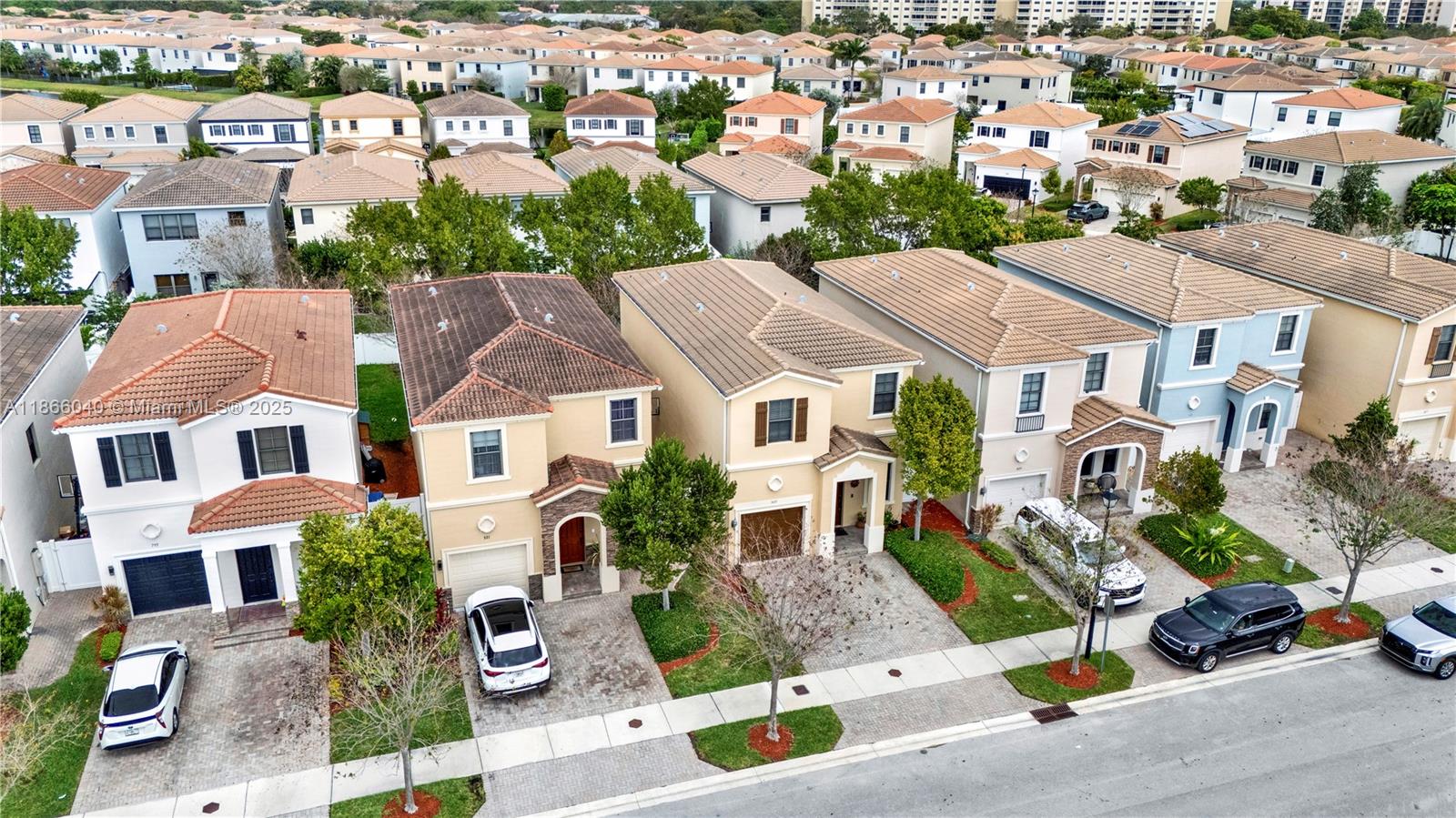 CHAMPION LAKES - Residential