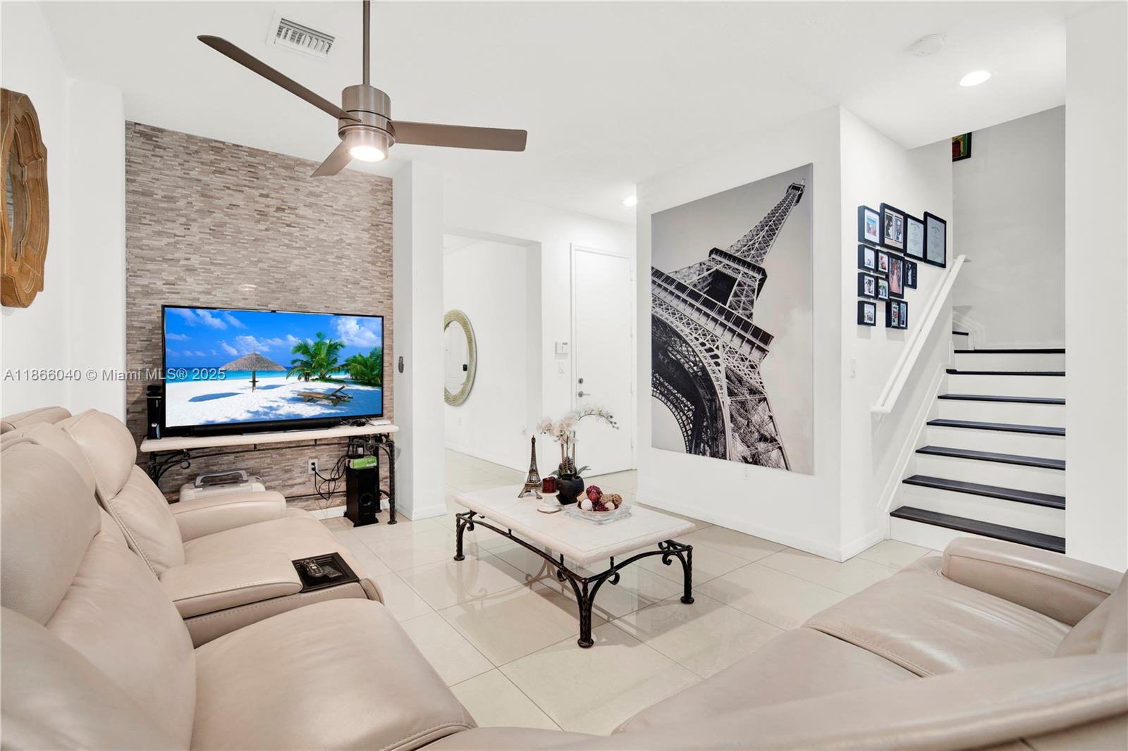 CHAMPION LAKES - Residential