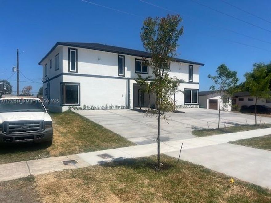 STUNNING 3870 SQ.FT  NEW CONSTRUCTION DUPLEX, TOWNHOMES STILE,  EACH SIDE FOUR BEDROOM 3 BATHROOM, UNIT A ONE BATHROON IN FIRST FLOOR, UNIT B ONE BEDROOM ONE BATHROOM IN FIRST FLOOR, IMAGING LIVING IN ONE UNIT AND RENTING NEXT DOOR, 2 WATER METERS, TWO ELECTICAL METERS, BIG DRIVEWAY, GREAT RENT DEMANT IN THIS AREA FOR 4 BEDROOMS .