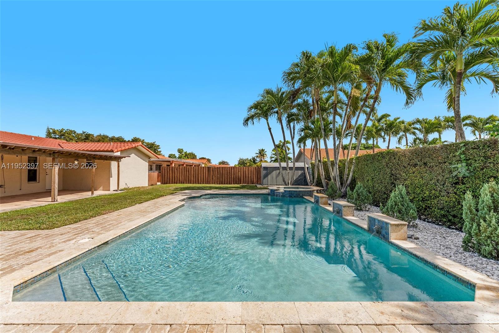 TAMIAMI LAKES SEC 1 - Residential