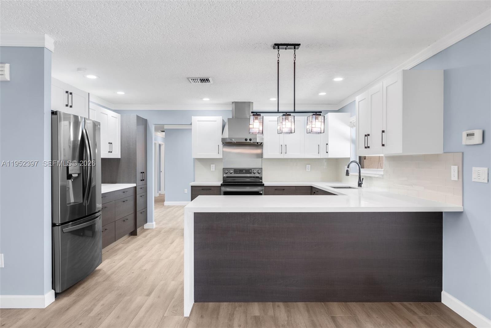 TAMIAMI LAKES SEC 1 - Residential