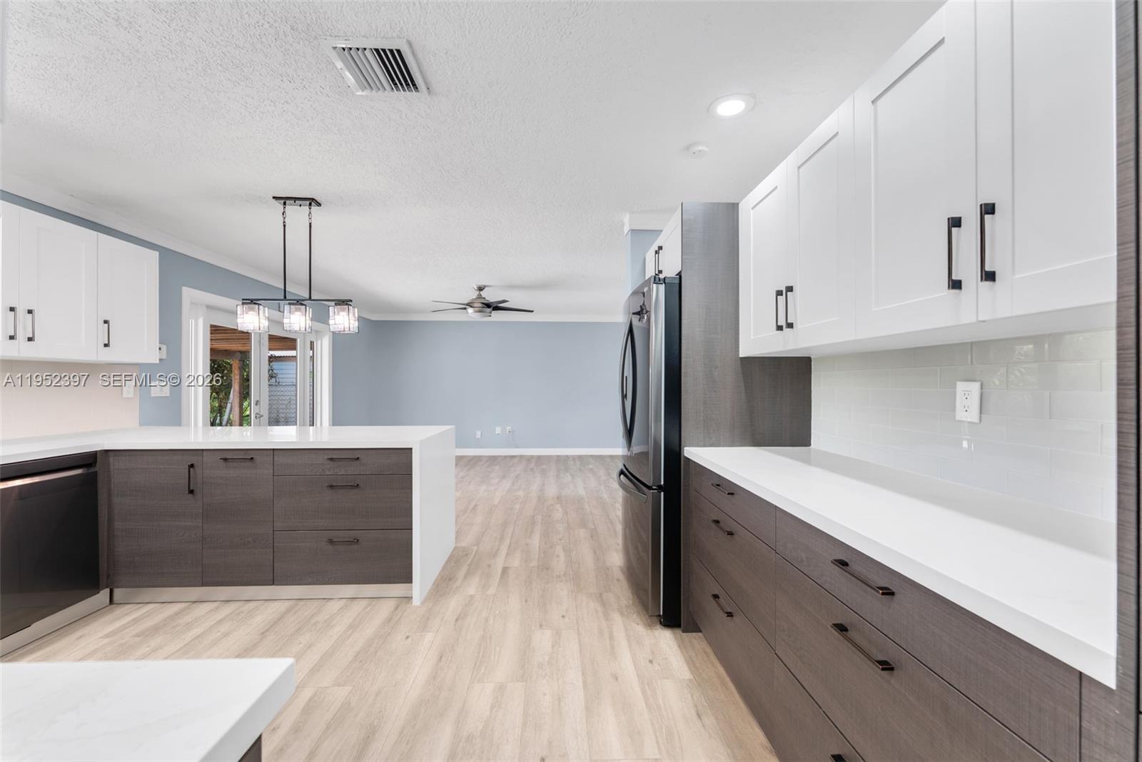 TAMIAMI LAKES SEC 1 - Residential