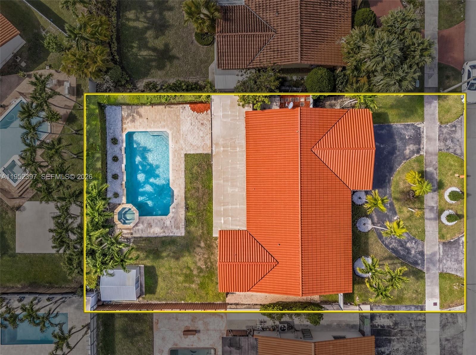 TAMIAMI LAKES SEC 1 - Residential