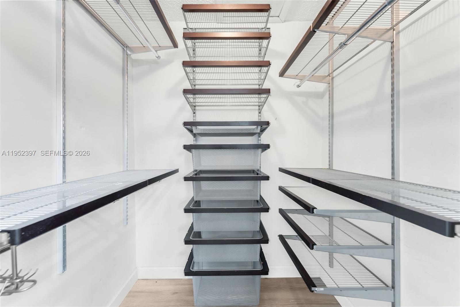 TAMIAMI LAKES SEC 1 - Residential