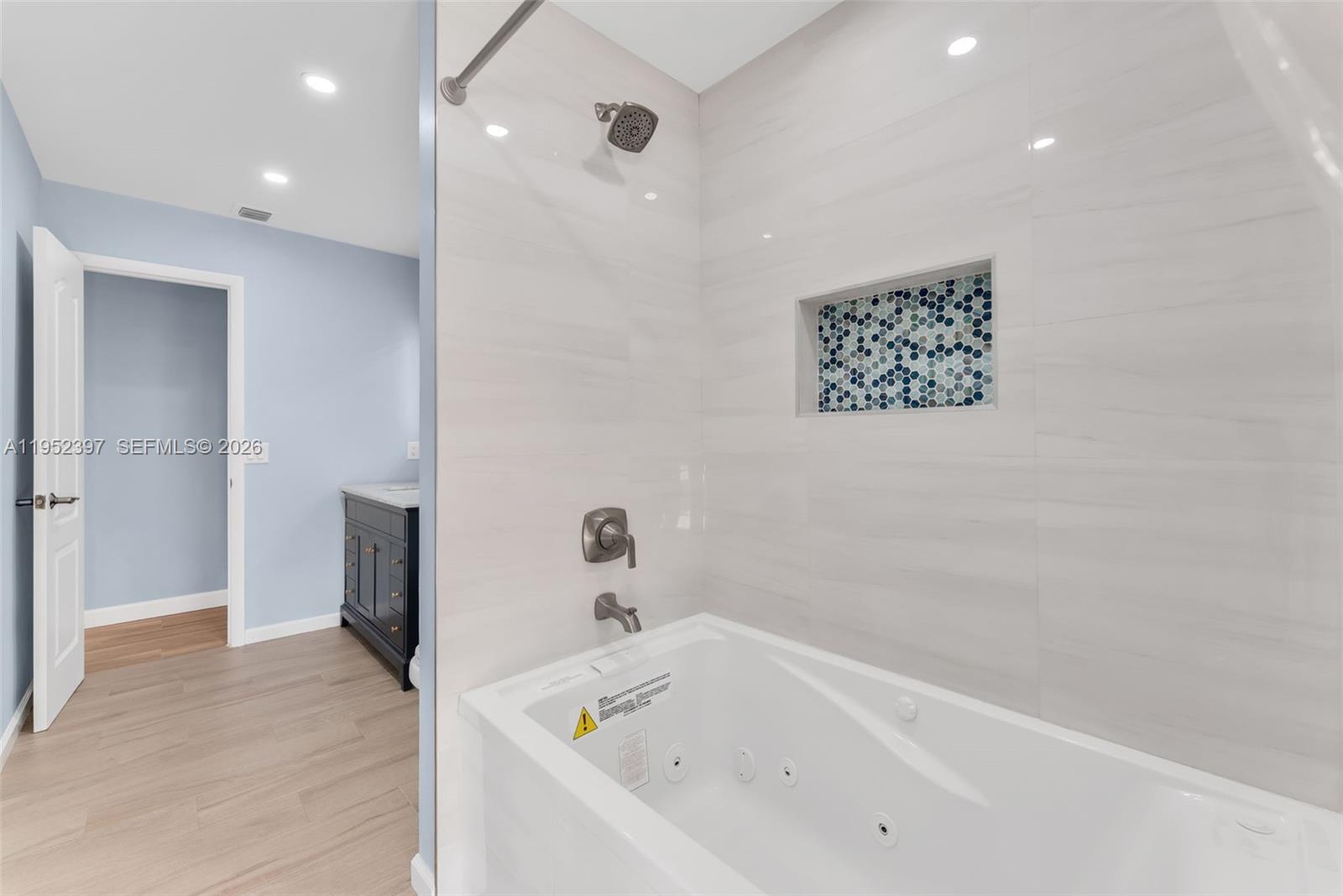 TAMIAMI LAKES SEC 1 - Residential