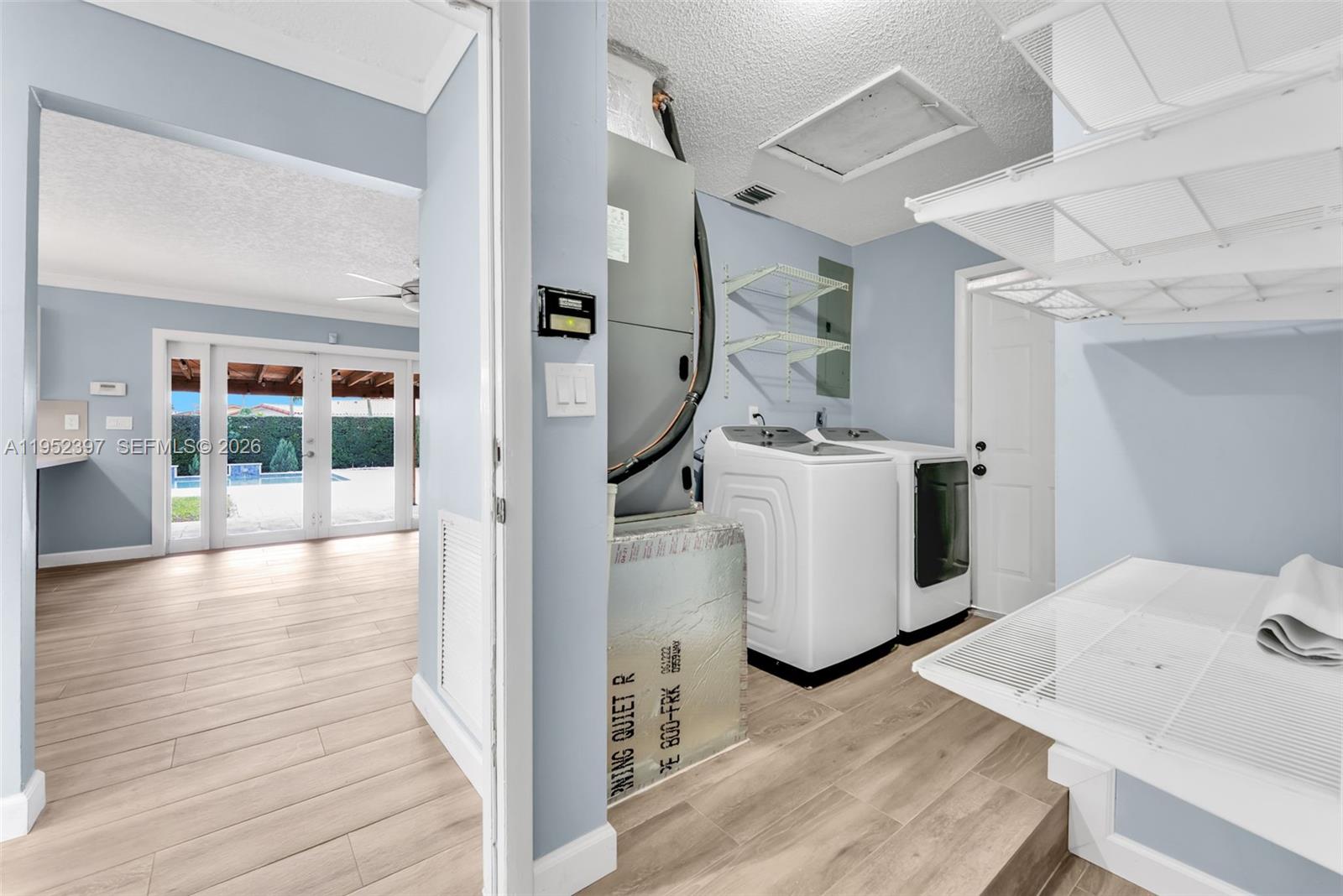 TAMIAMI LAKES SEC 1 - Residential