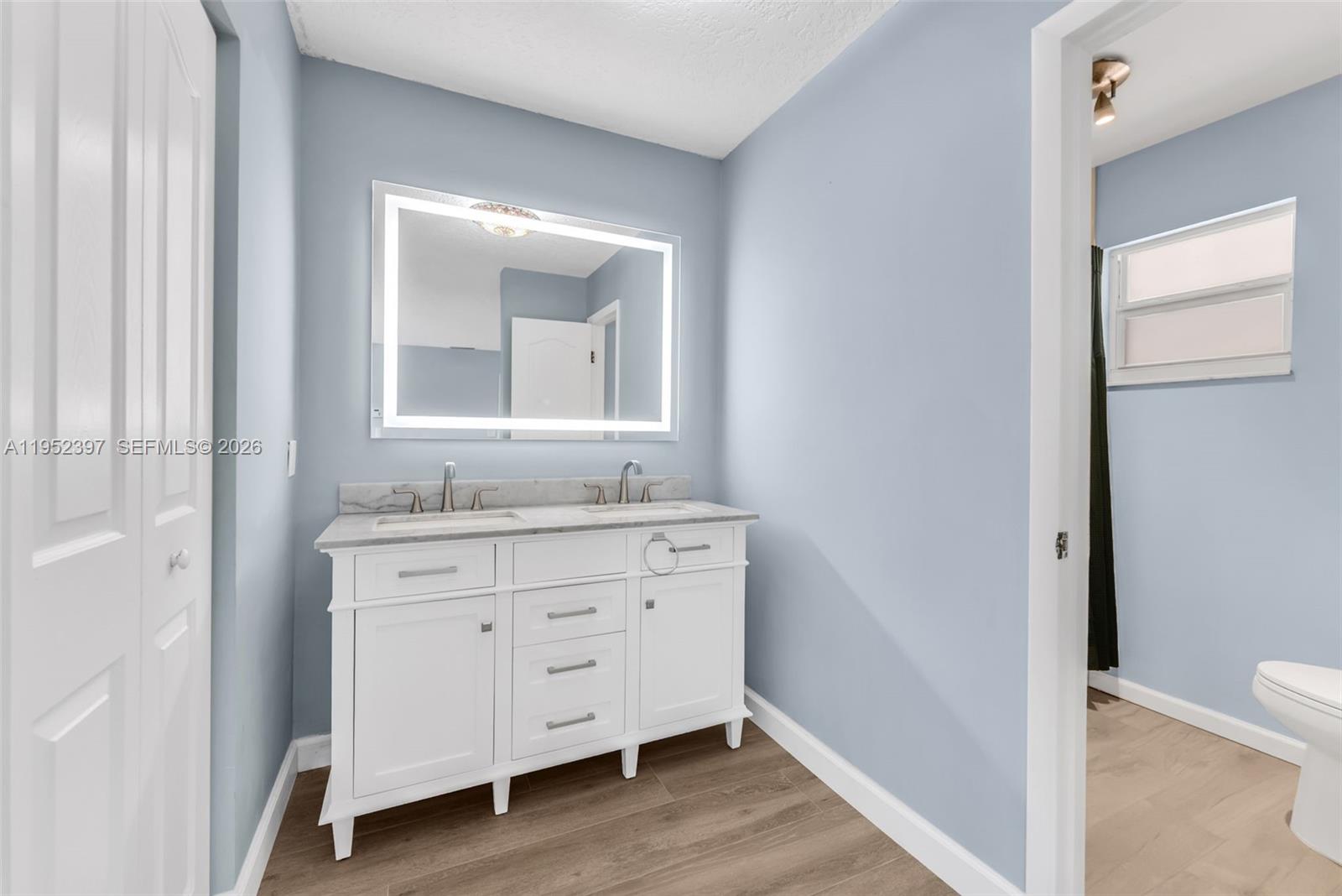 TAMIAMI LAKES SEC 1 - Residential