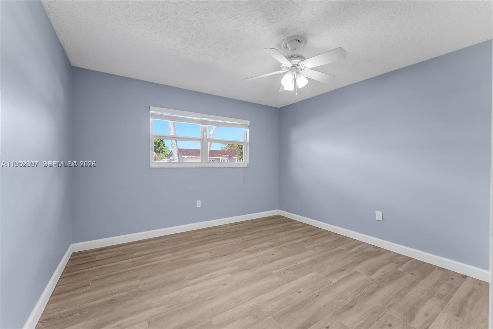 TAMIAMI LAKES SEC 1 - Residential