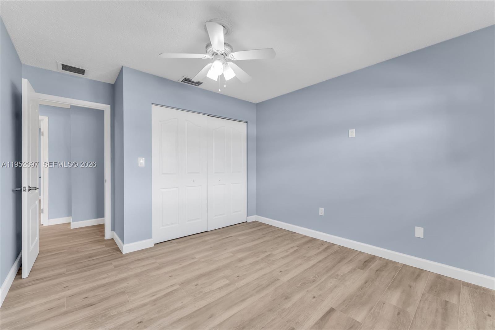 TAMIAMI LAKES SEC 1 - Residential