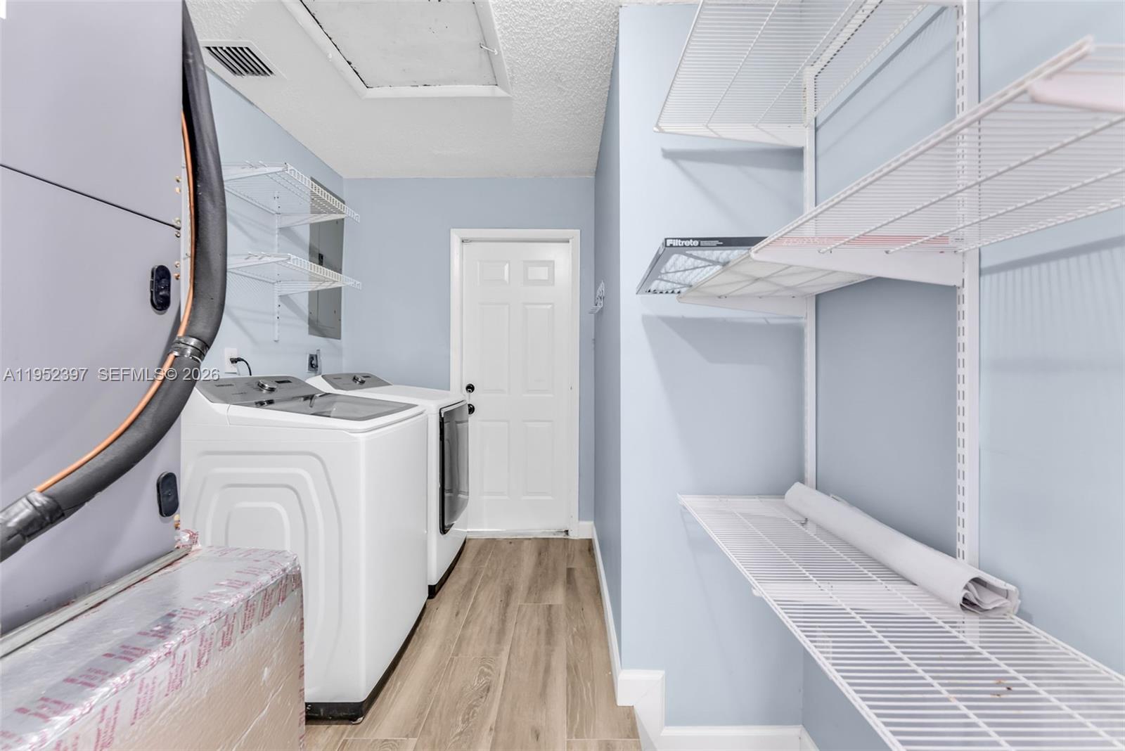 TAMIAMI LAKES SEC 1 - Residential