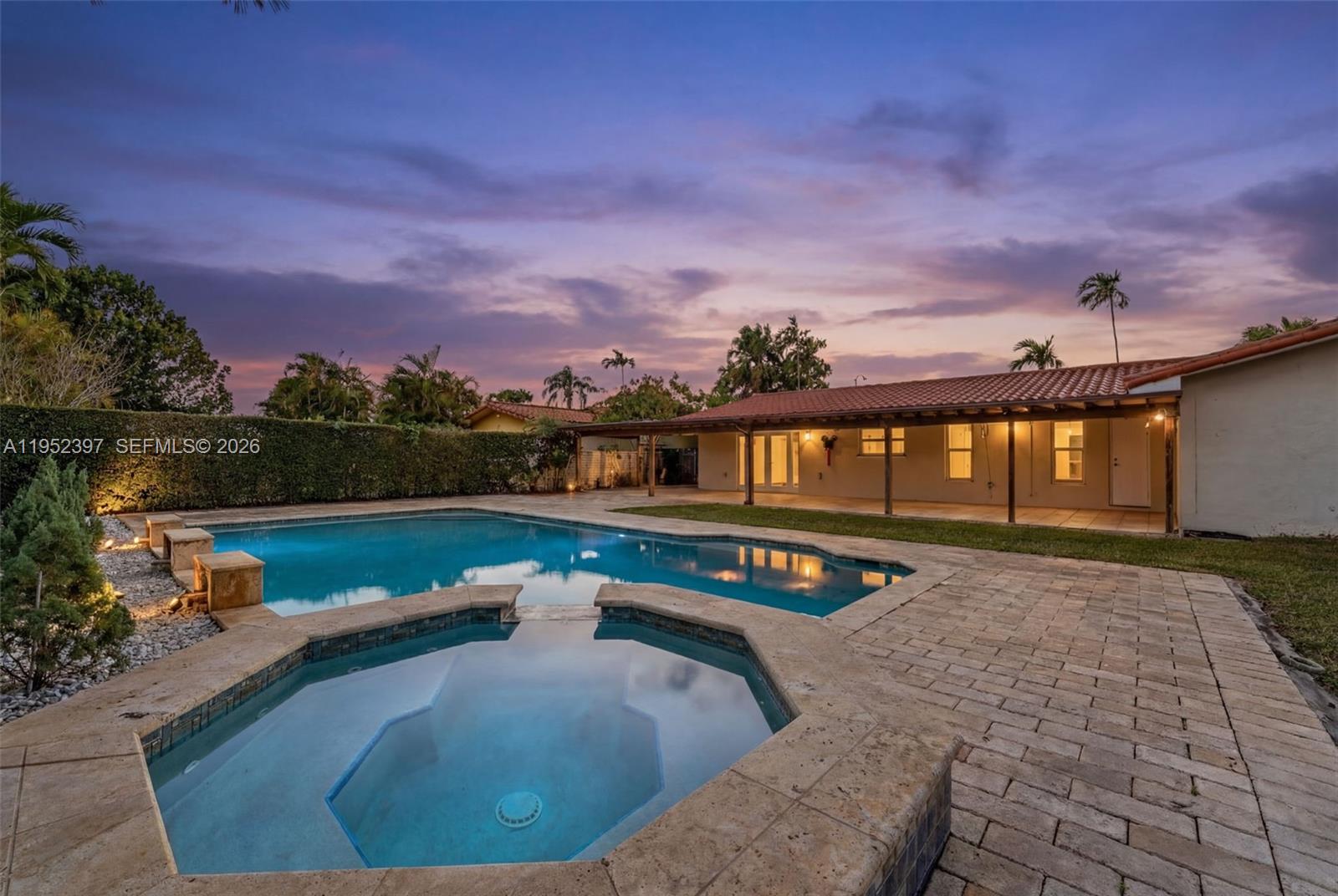 TAMIAMI LAKES SEC 1 - Residential